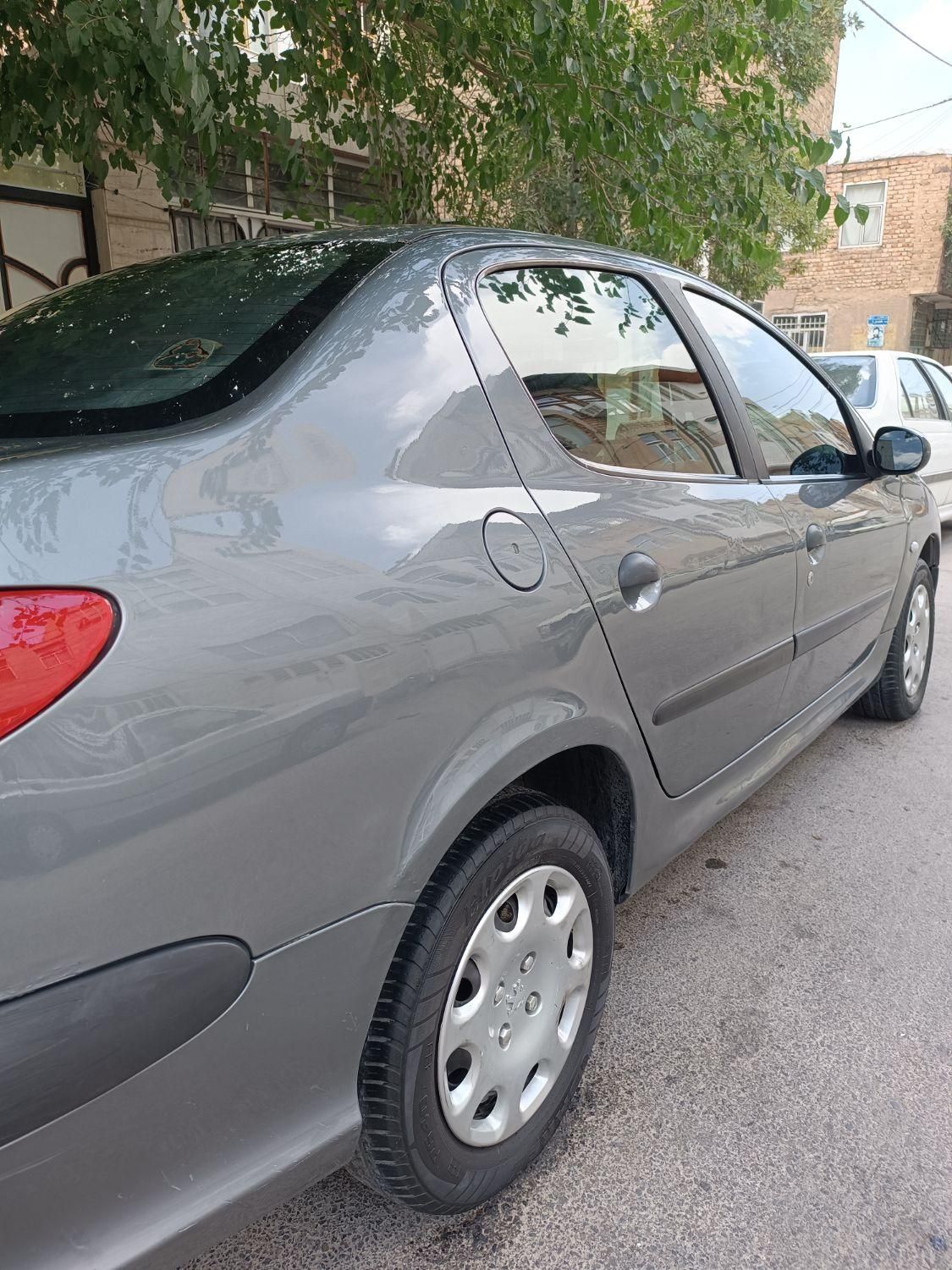 پژو ۲۰۶ صندوق دار v8 - 1390