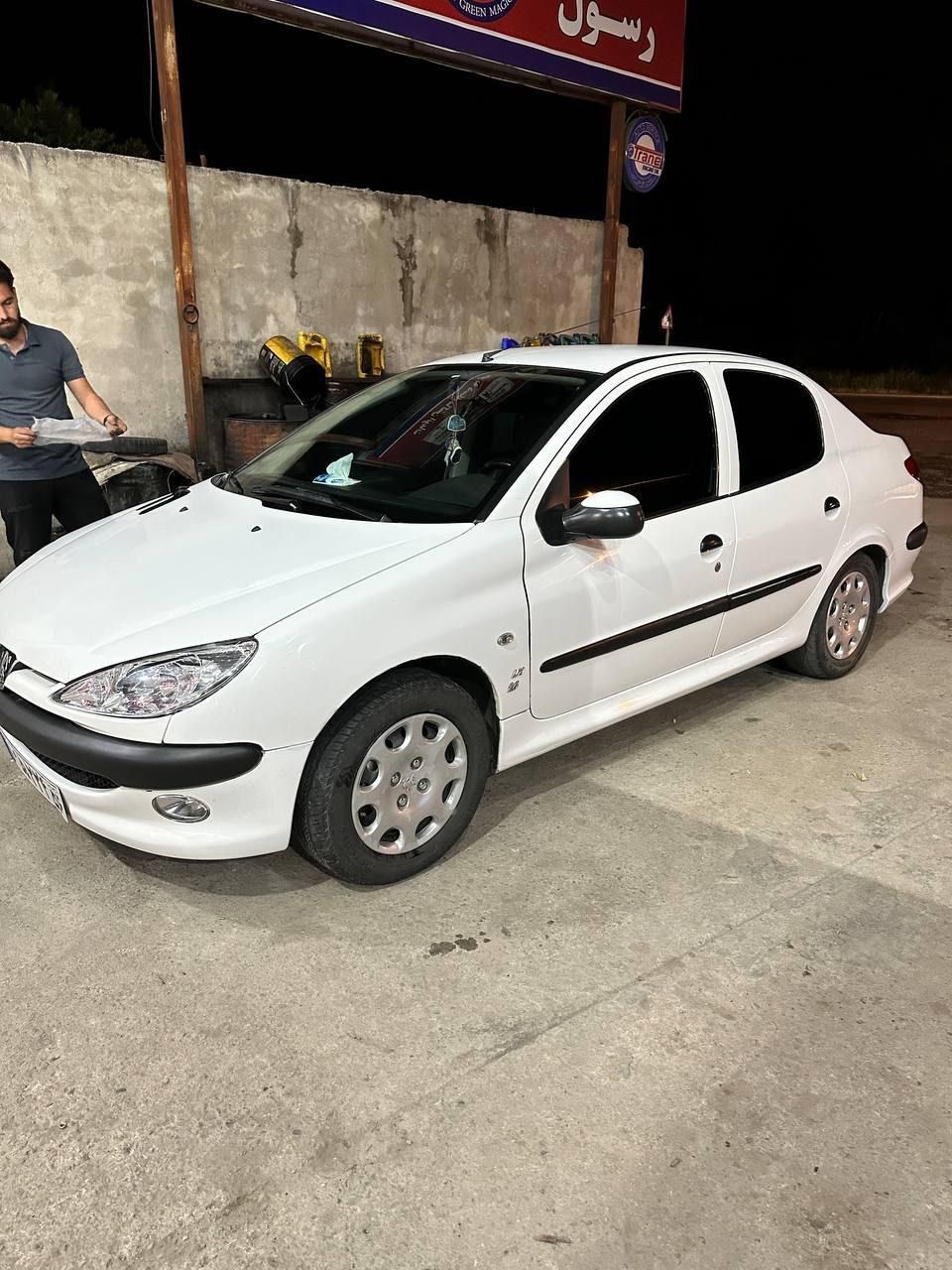 پژو ۲۰۶ صندوق دار v8 - 1396