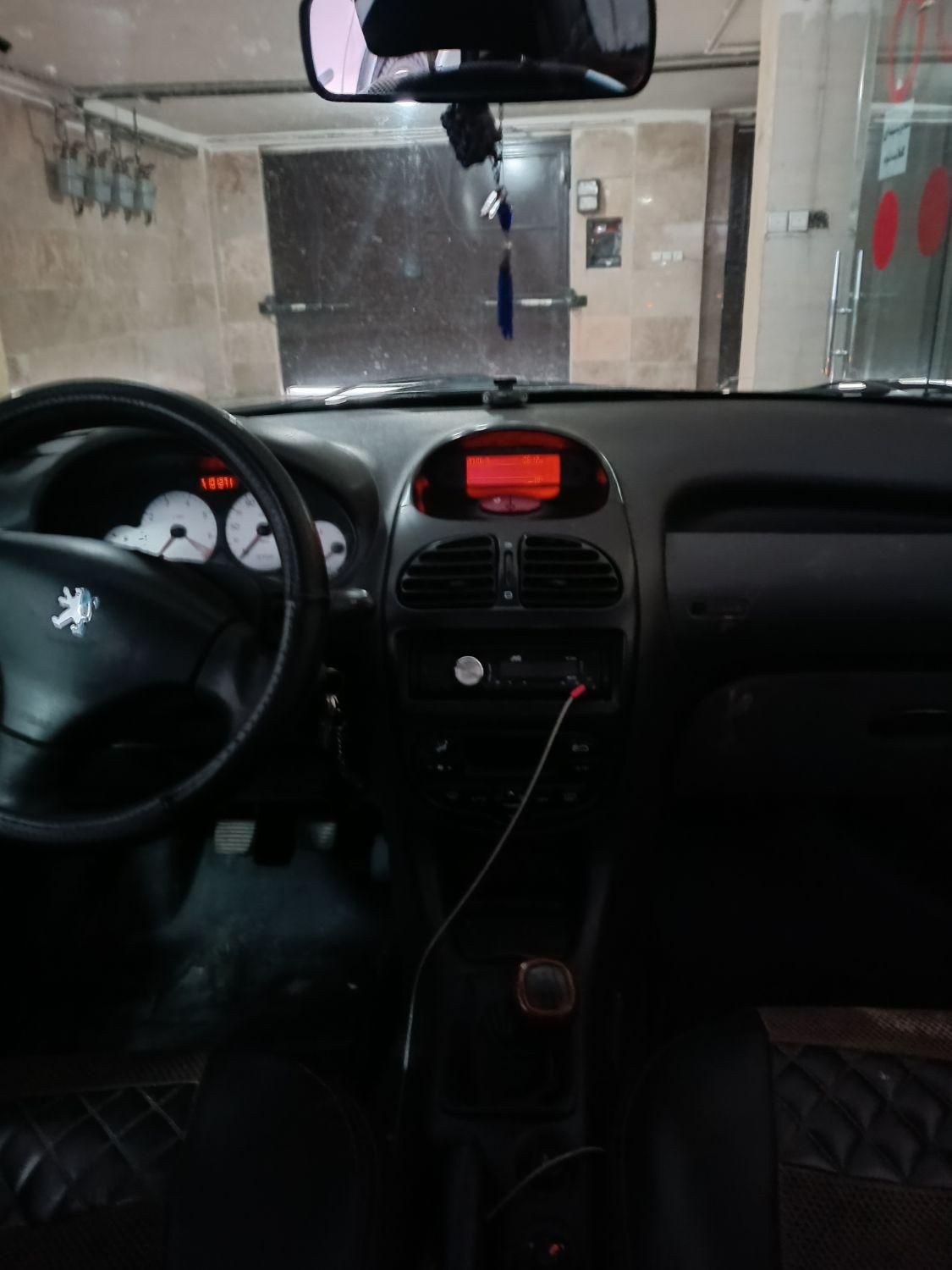 پژو ۲۰۶ صندوق دار v8 - 1395