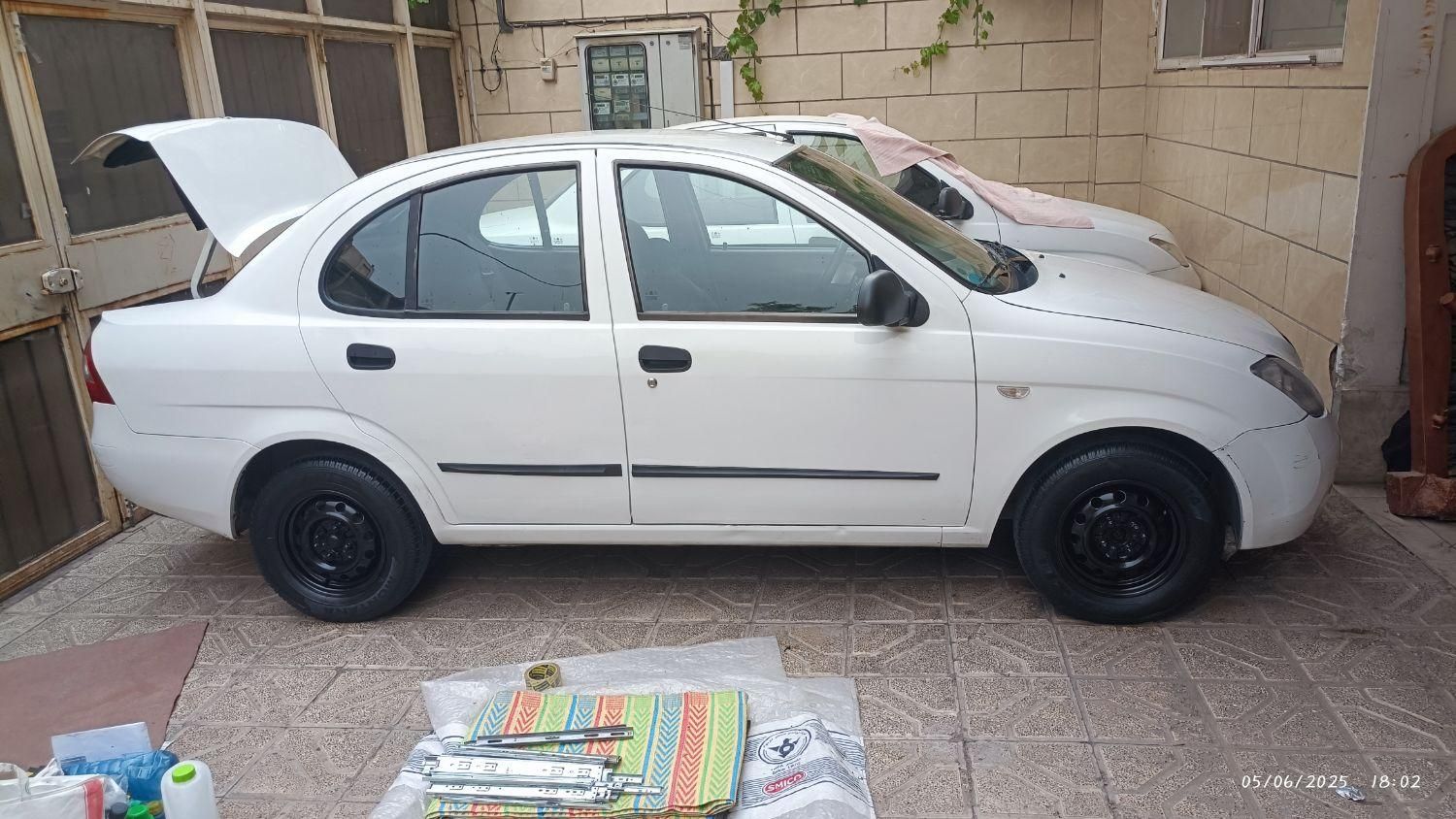 تیبا صندوق دار SX - 1392