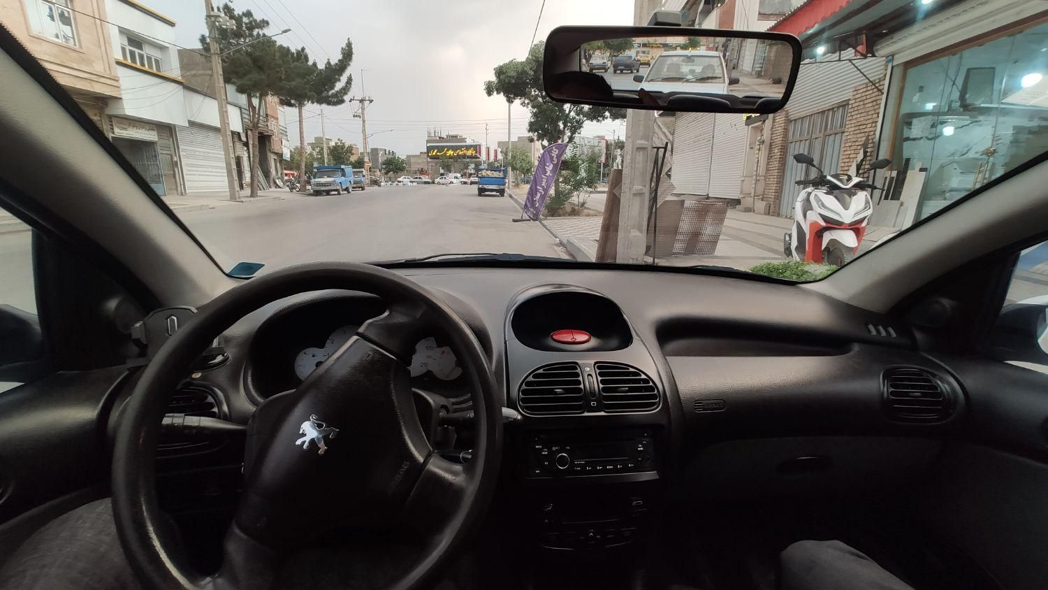 پژو ۲۰۶ صندوق دار v8 - 1394