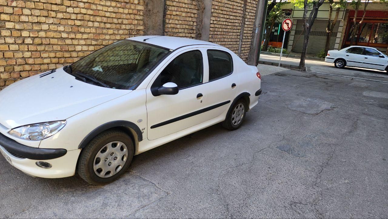 پژو ۲۰۶ صندوق دار v8 - 1394