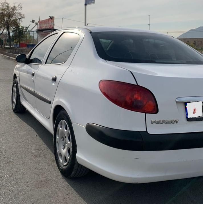 پژو ۲۰۶ صندوق دار v8 - 1398