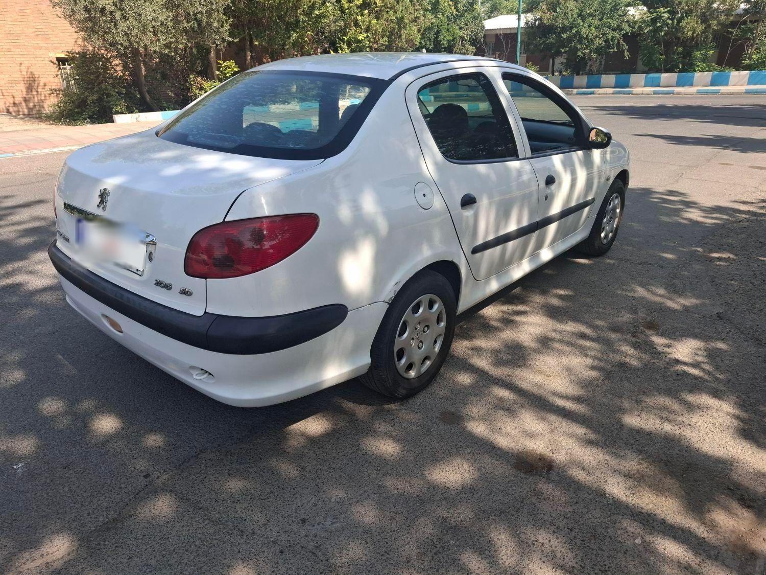 پژو ۲۰۶ صندوق دار v8 - 1395