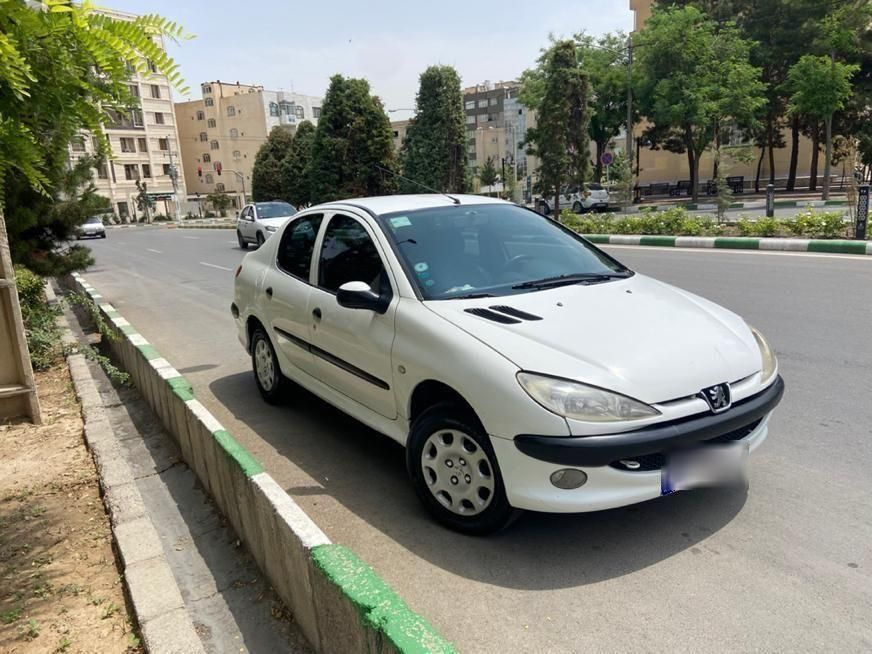 پژو ۲۰۶ صندوق دار v8 - 1390