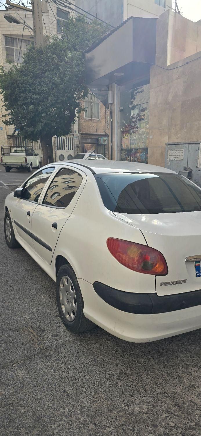 پژو ۲۰۶ صندوق دار v8 - 1392