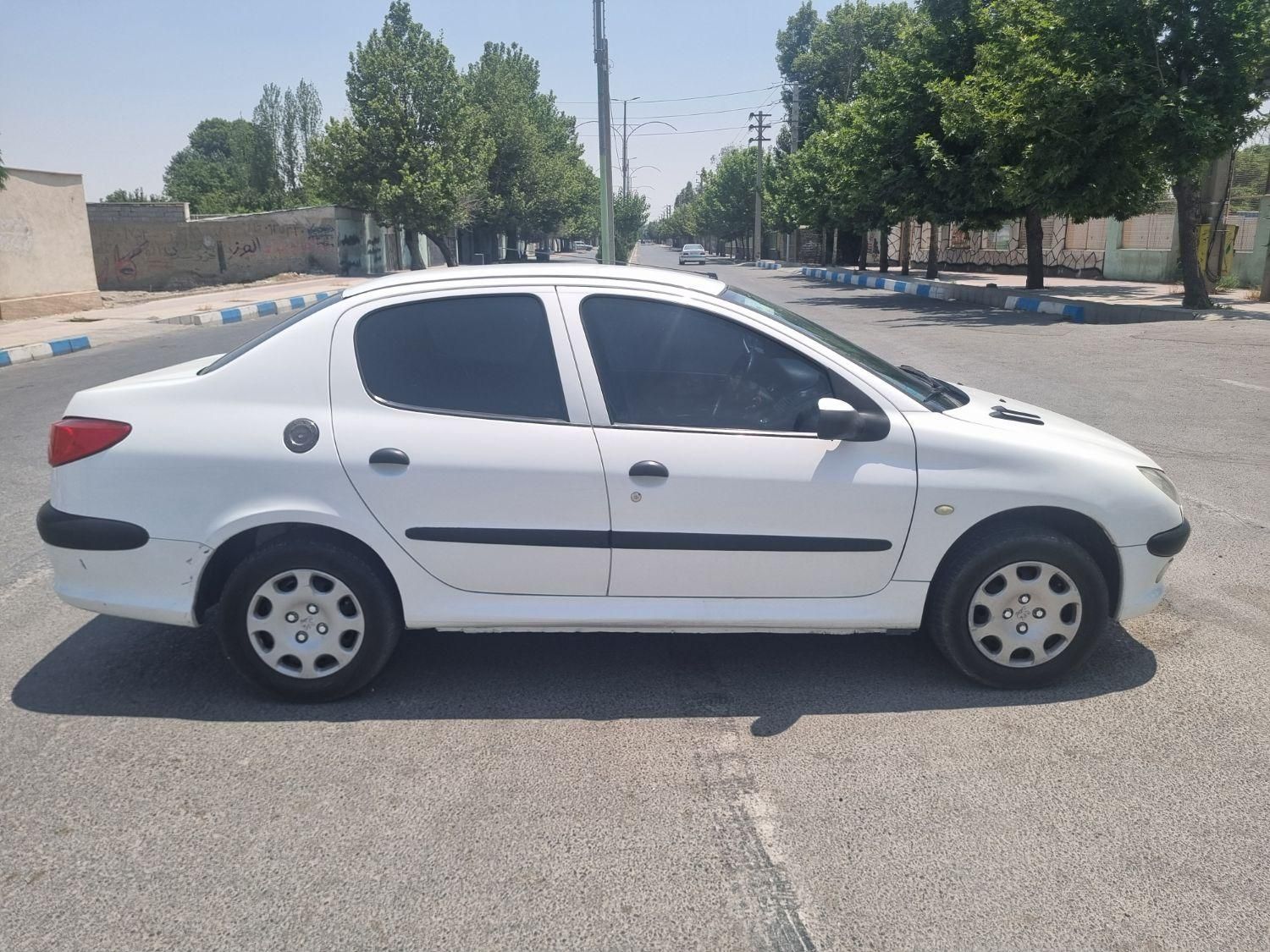 پژو ۲۰۶ صندوق دار v8 - 1393
