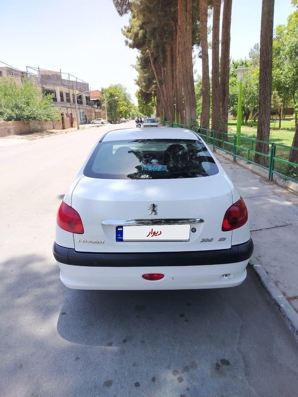 پژو ۲۰۶ صندوق دار v8 - 1398