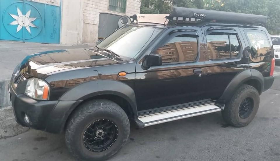 نیسان رونیز دنده‌ای - 2005