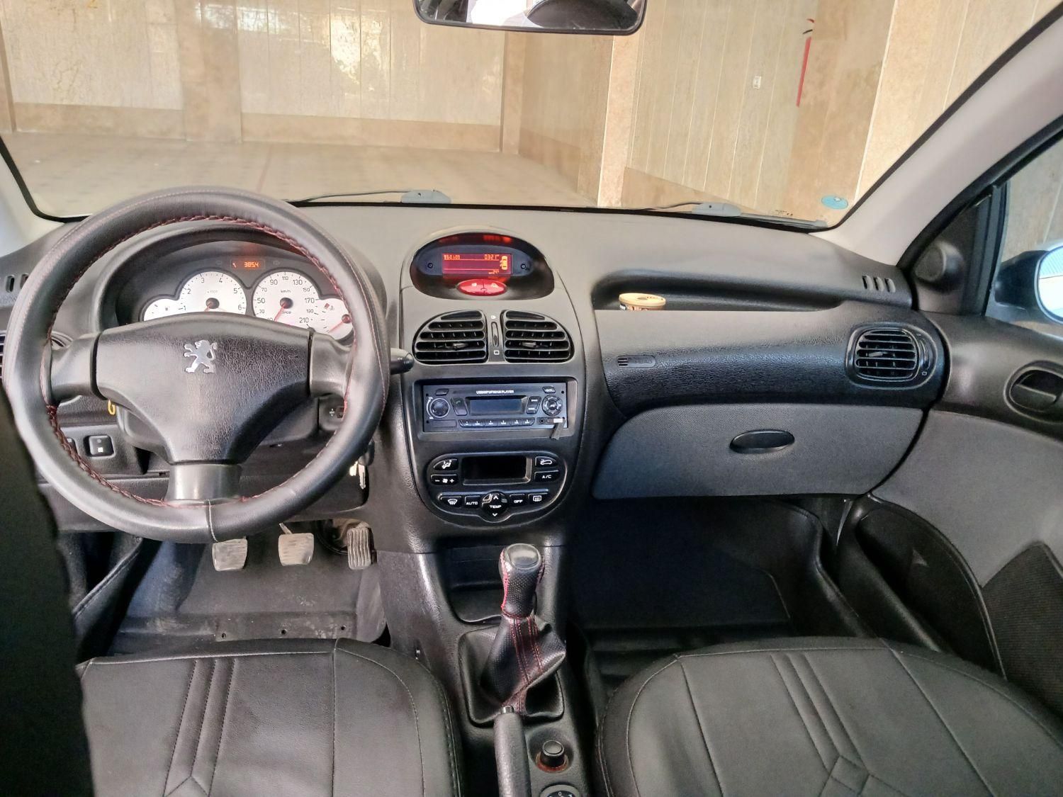 پژو ۲۰۶ صندوق دار v8 - 1397