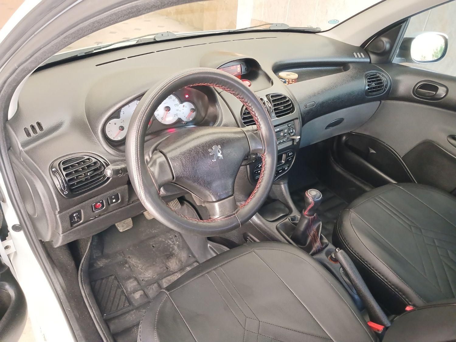 پژو ۲۰۶ صندوق دار v8 - 1397