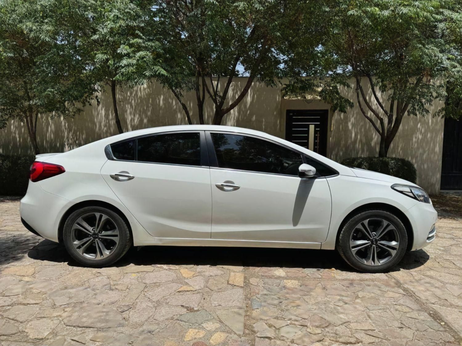 کیا سراتو 2.0 لیتر اتوماتیک GT لاین - 2015
