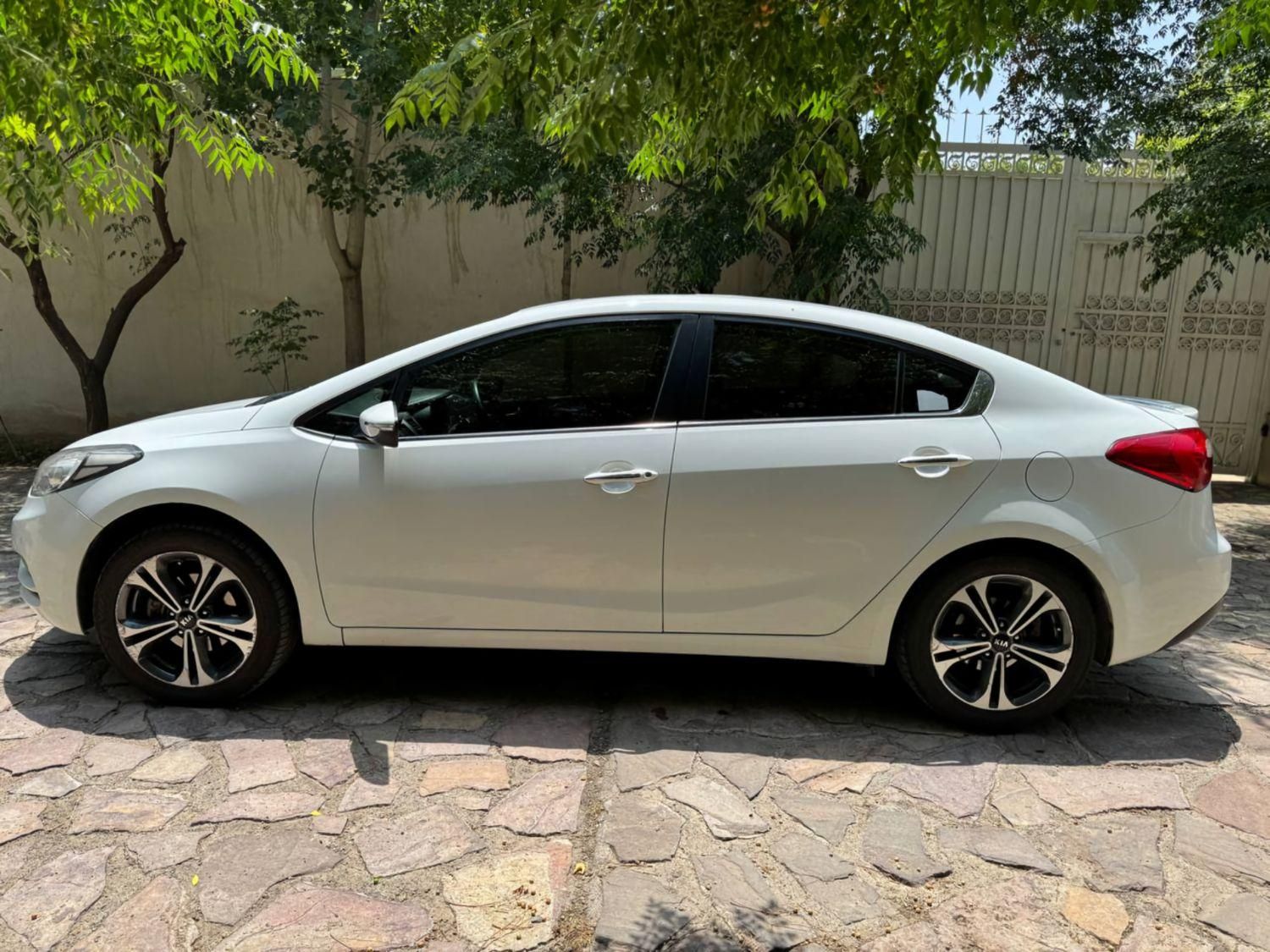 کیا سراتو 2.0 لیتر اتوماتیک GT لاین - 2015