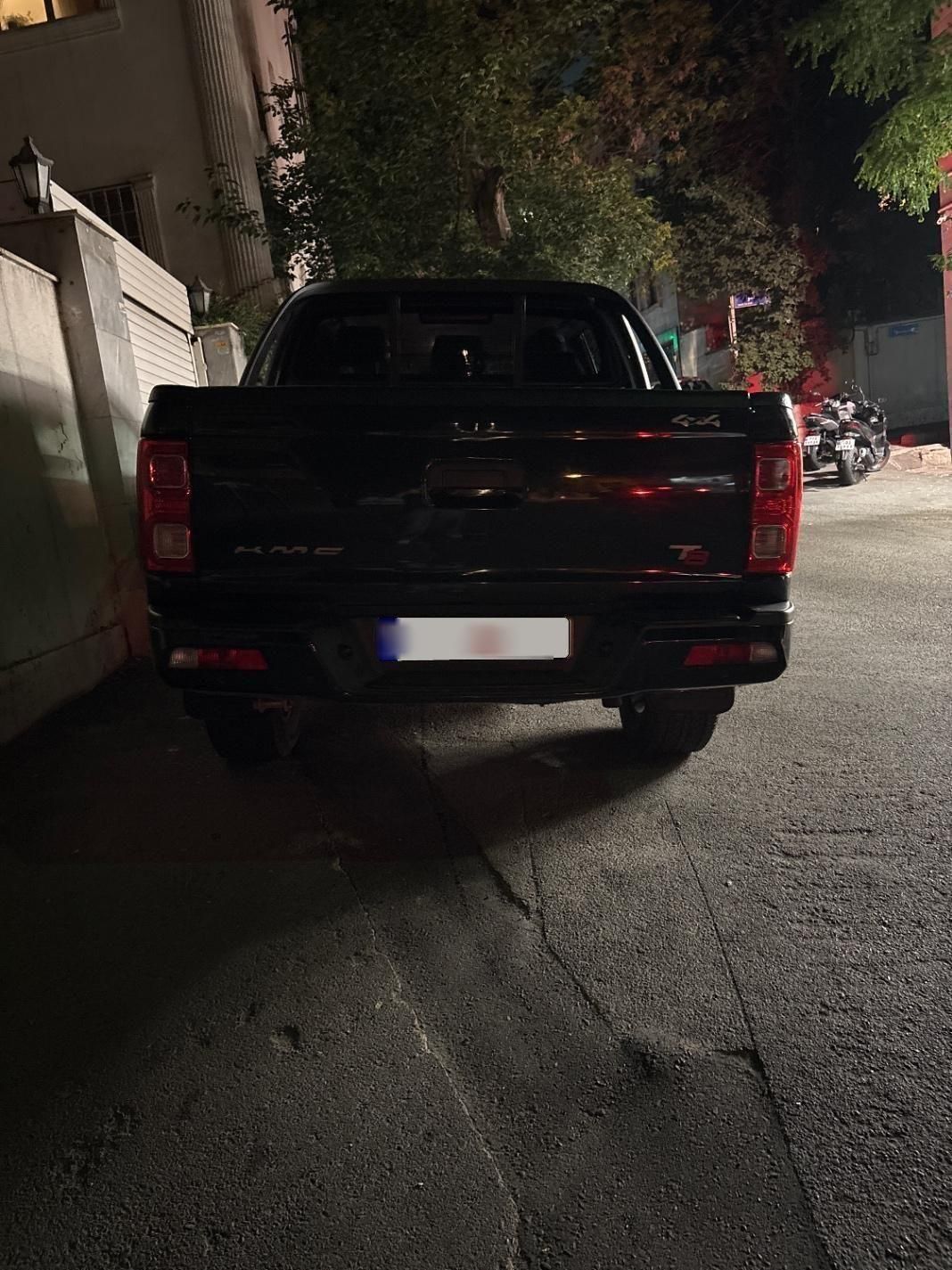 خودرو کی ام سی، T8 آگهی ann_18563079