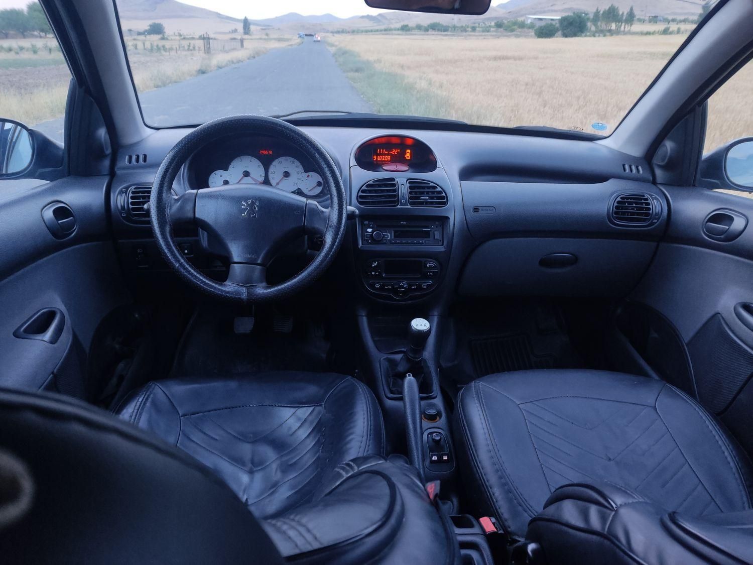 پژو ۲۰۶ صندوق دار v8 - 1393