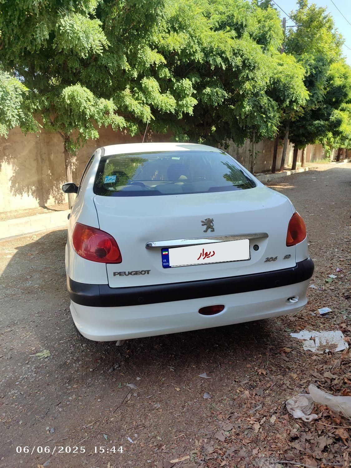 پژو ۲۰۶ صندوق دار v8 - 1393