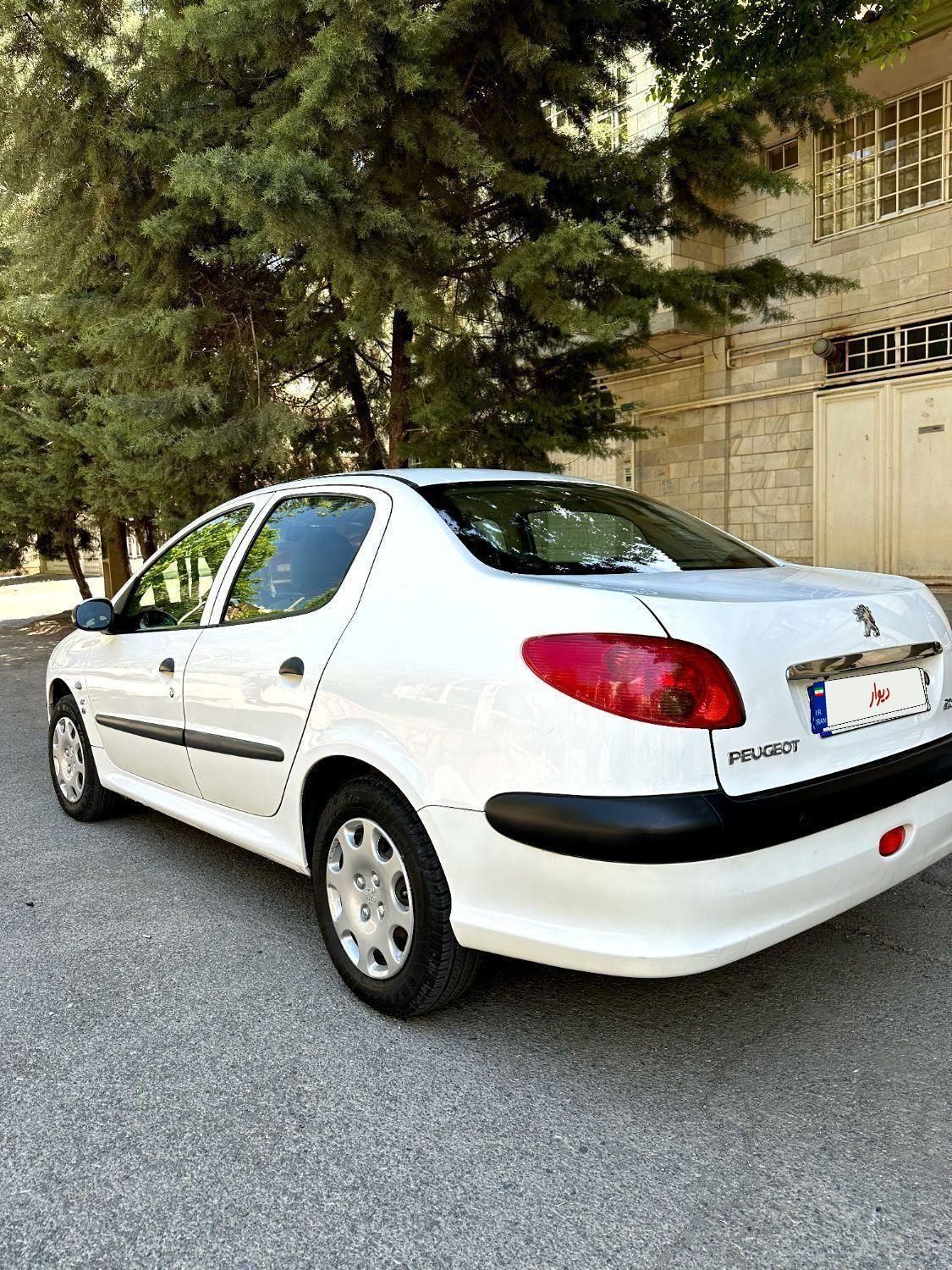 پژو ۲۰۶ صندوق دار v8 - 1395