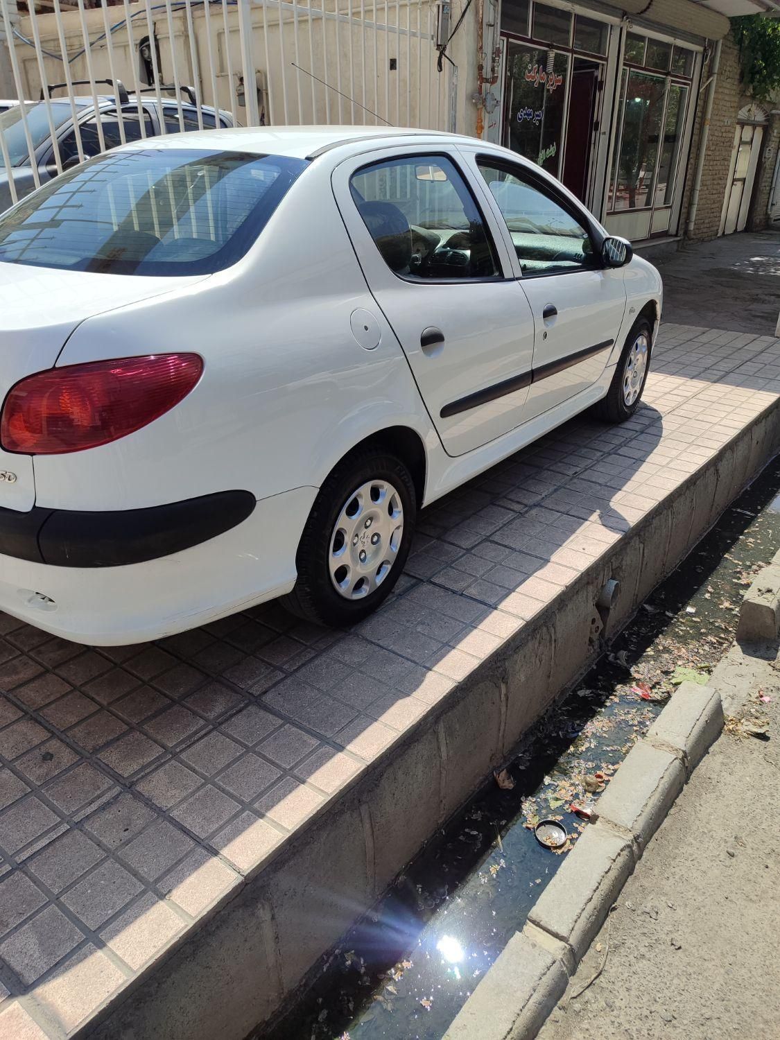 پژو ۲۰۶ صندوق دار v8 - 1398