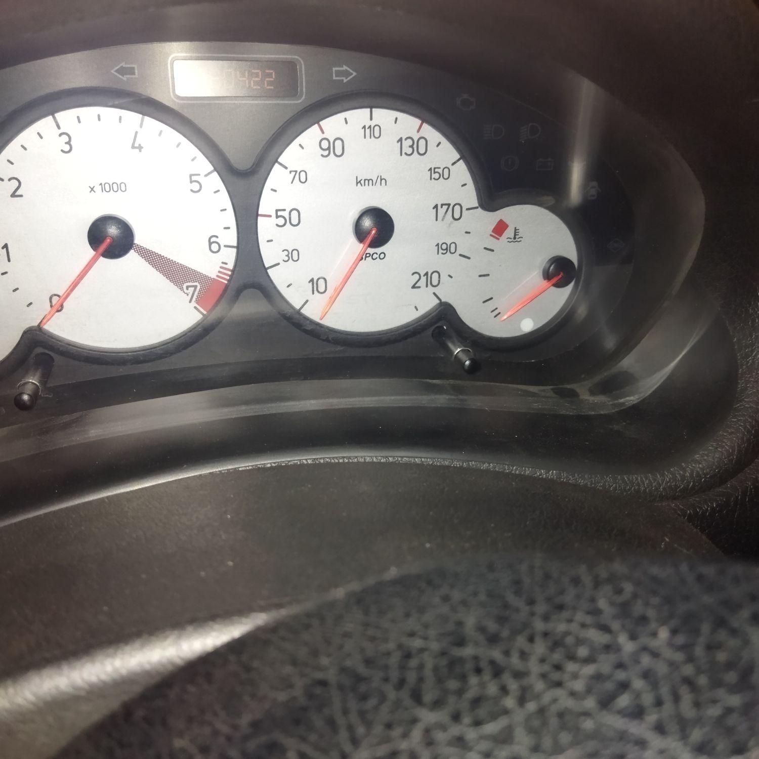 پژو ۲۰۶ صندوق دار v8 - 1399