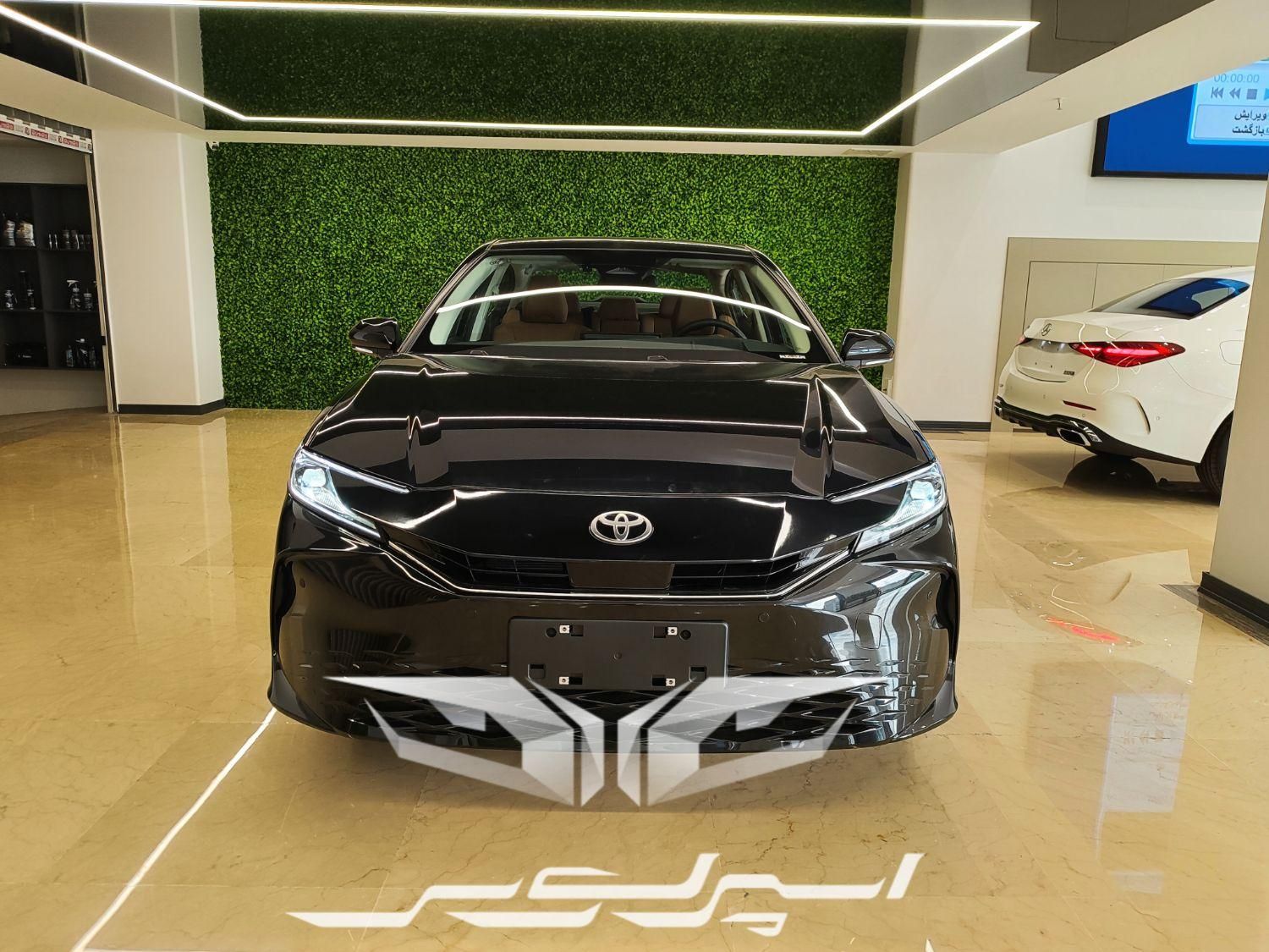 تویوتا کمری XLE - 2024