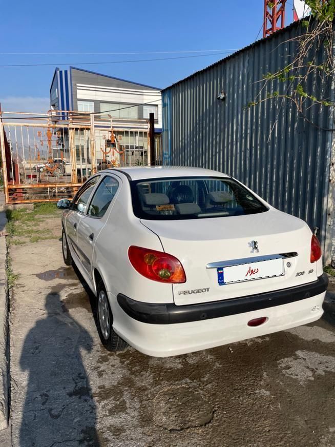 پژو ۲۰۶ صندوق دار v8 - 1393