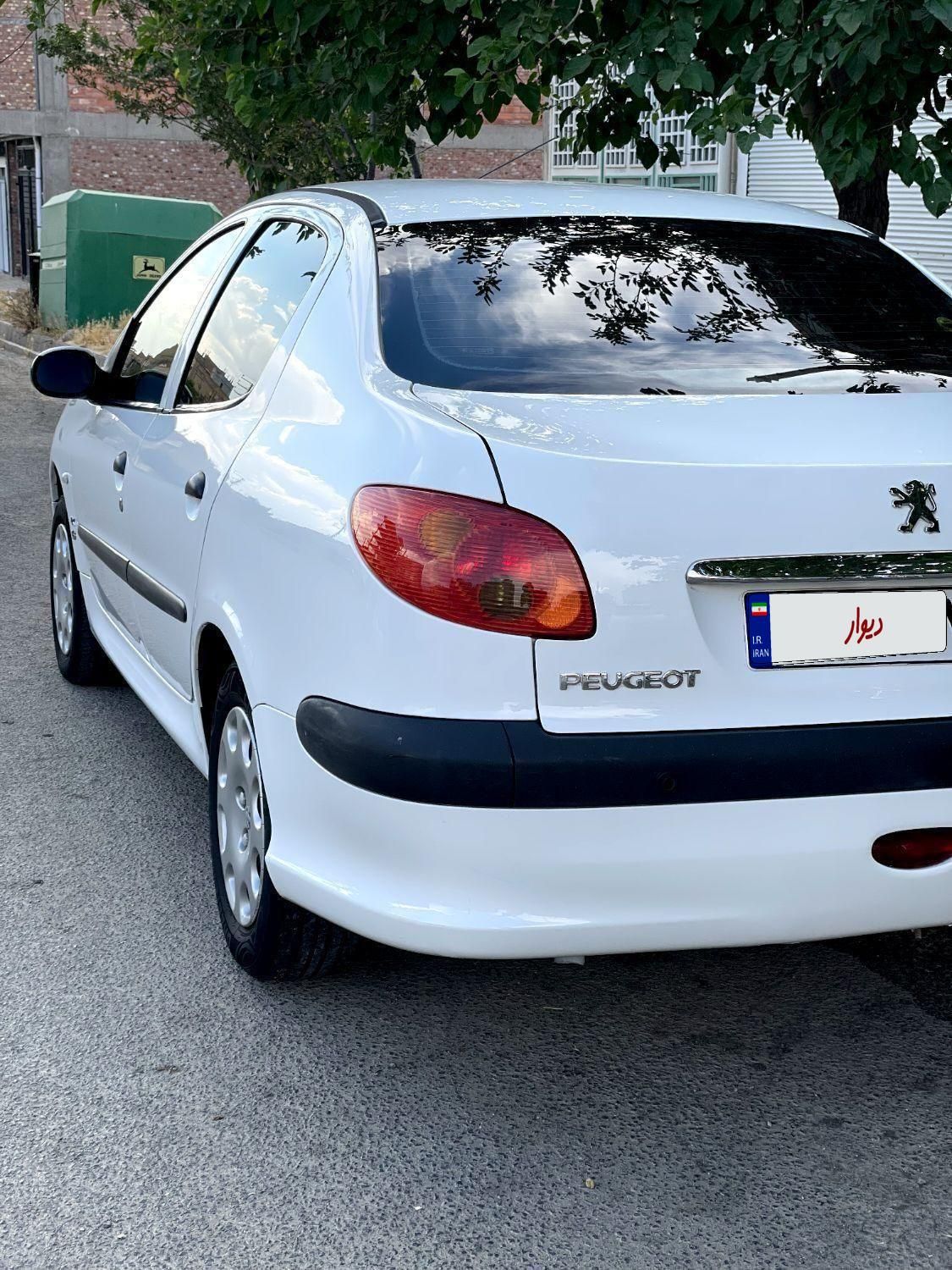 پژو ۲۰۶ صندوق دار v8 - 1393