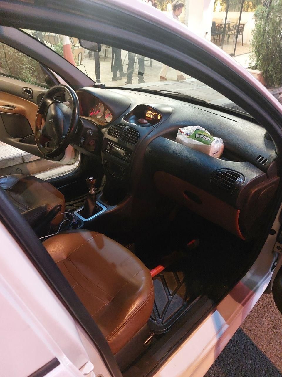 پژو ۲۰۶ صندوق دار v8 - 1393