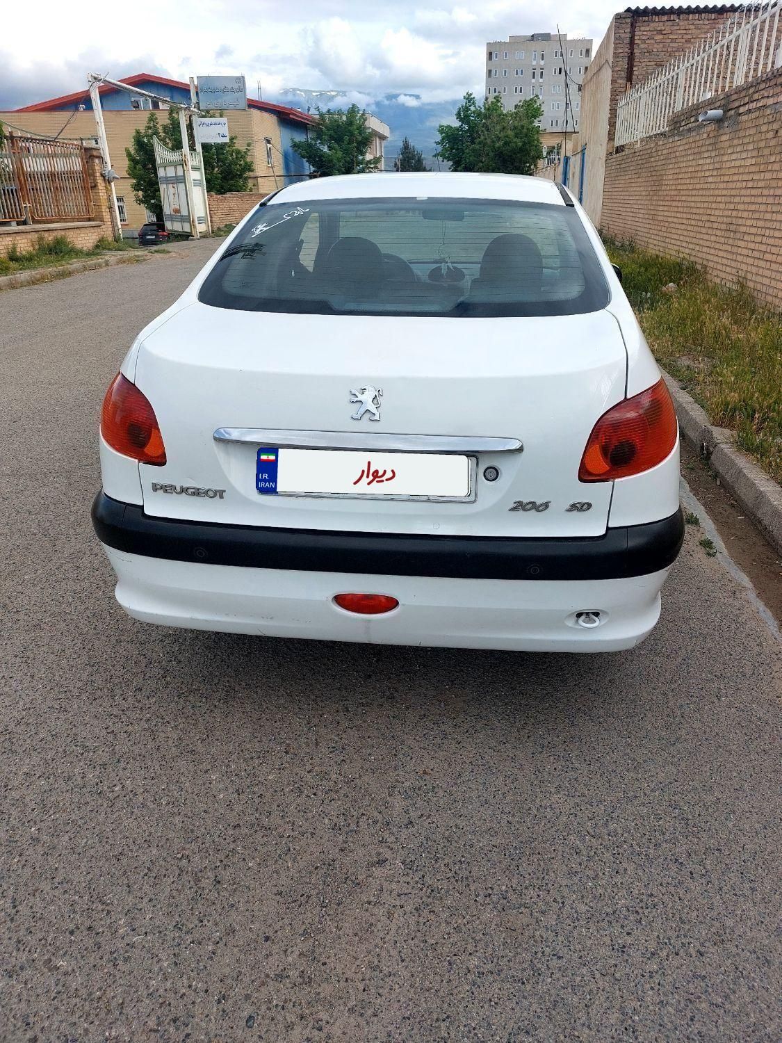پژو ۲۰۶ صندوق دار v8 - 1396