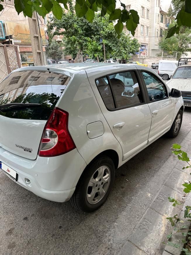 رنو ساندرو اتوماتیک - 1396