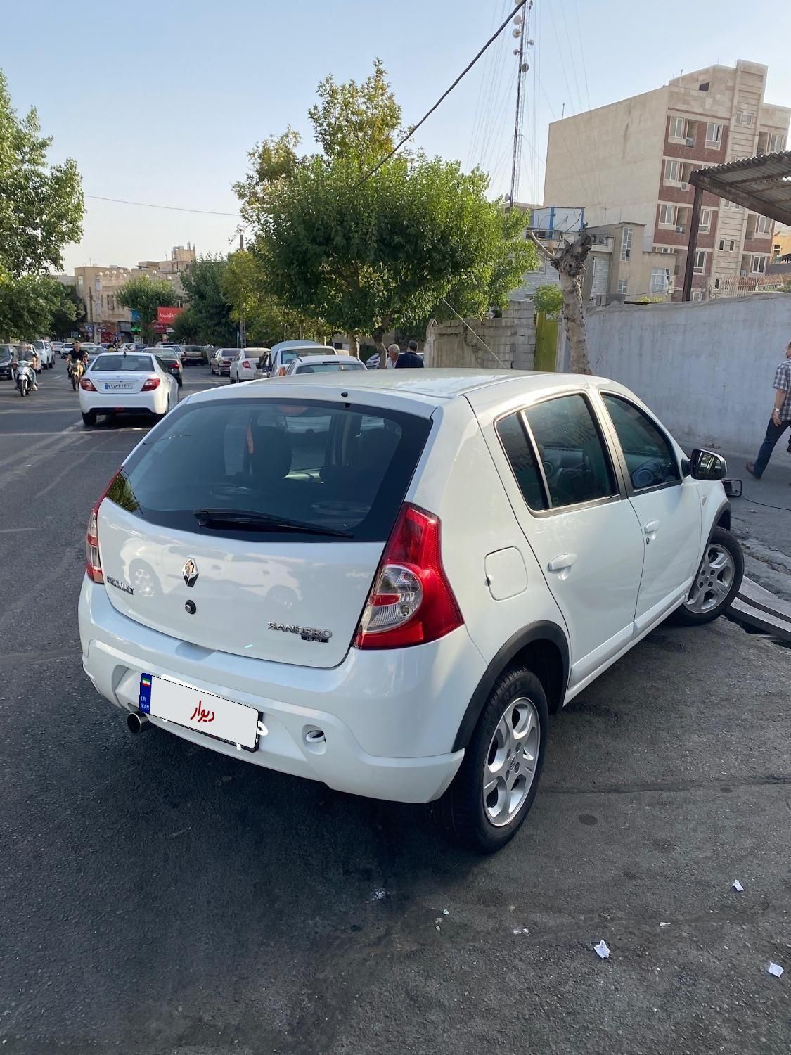 رنو ساندرو اتوماتیک - 1395
