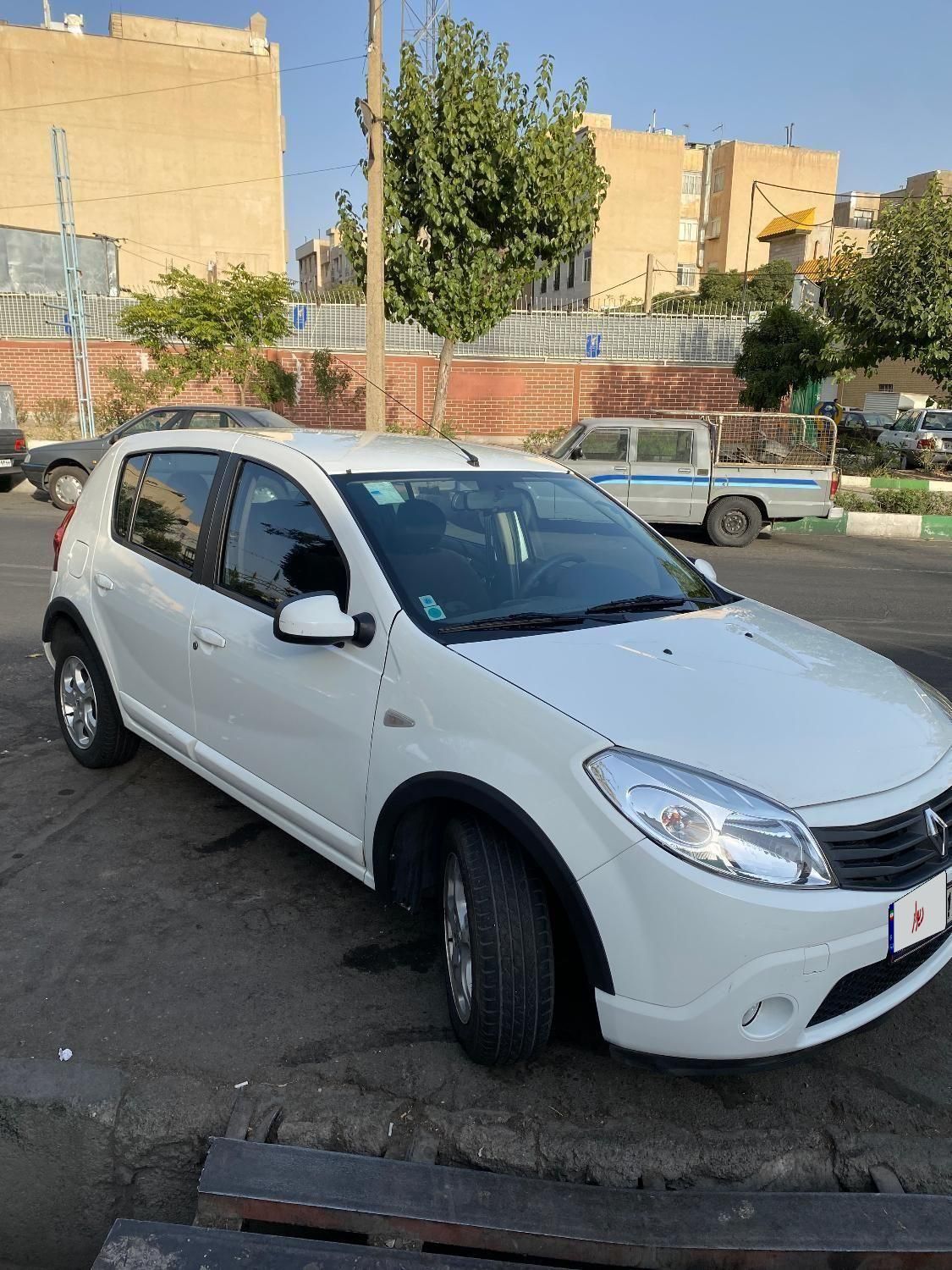 خودرو رنو، ساندرو آگهی ann_18577631