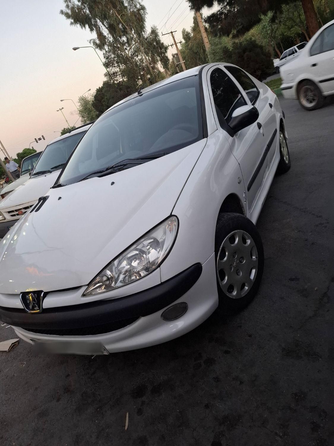 پژو ۲۰۶ صندوق دار v8 - 1392