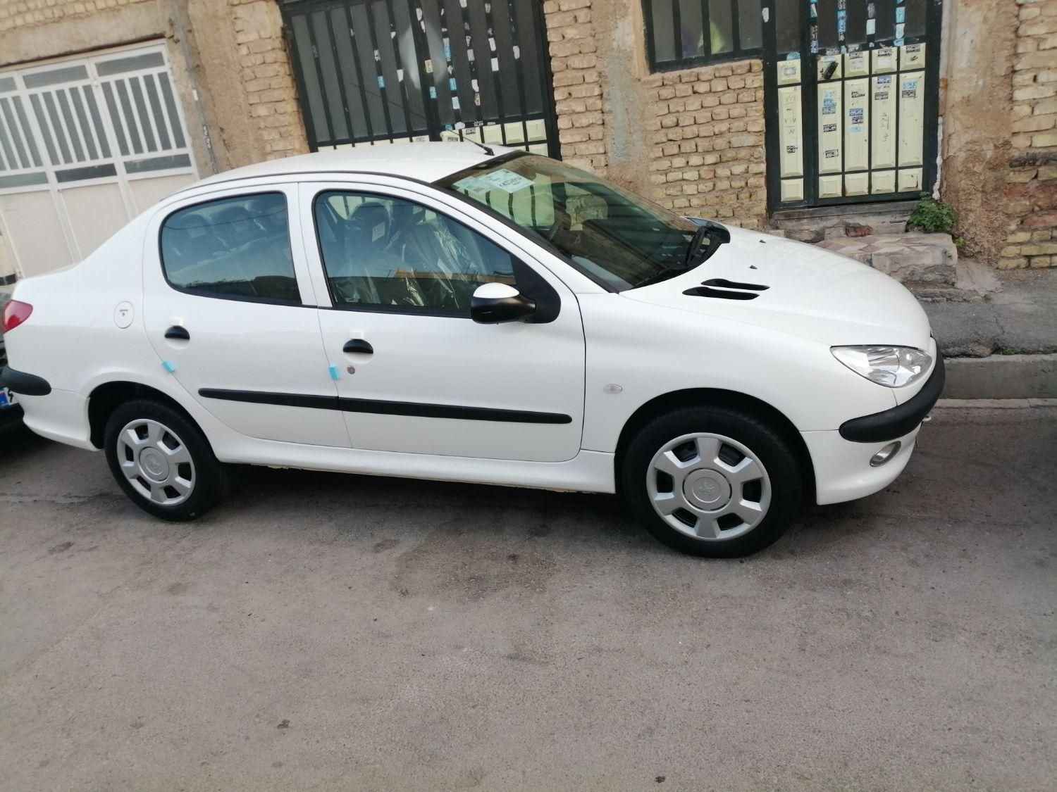 پژو ۲۰۶ صندوق دار v8 - 1396