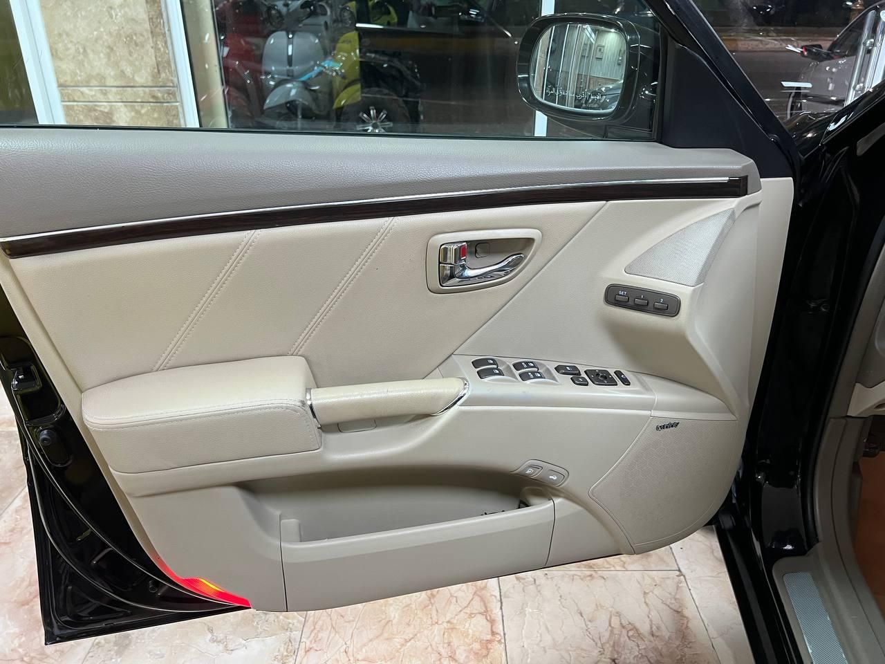 هیوندای آزرا (گرنجور) 3300cc - 2010