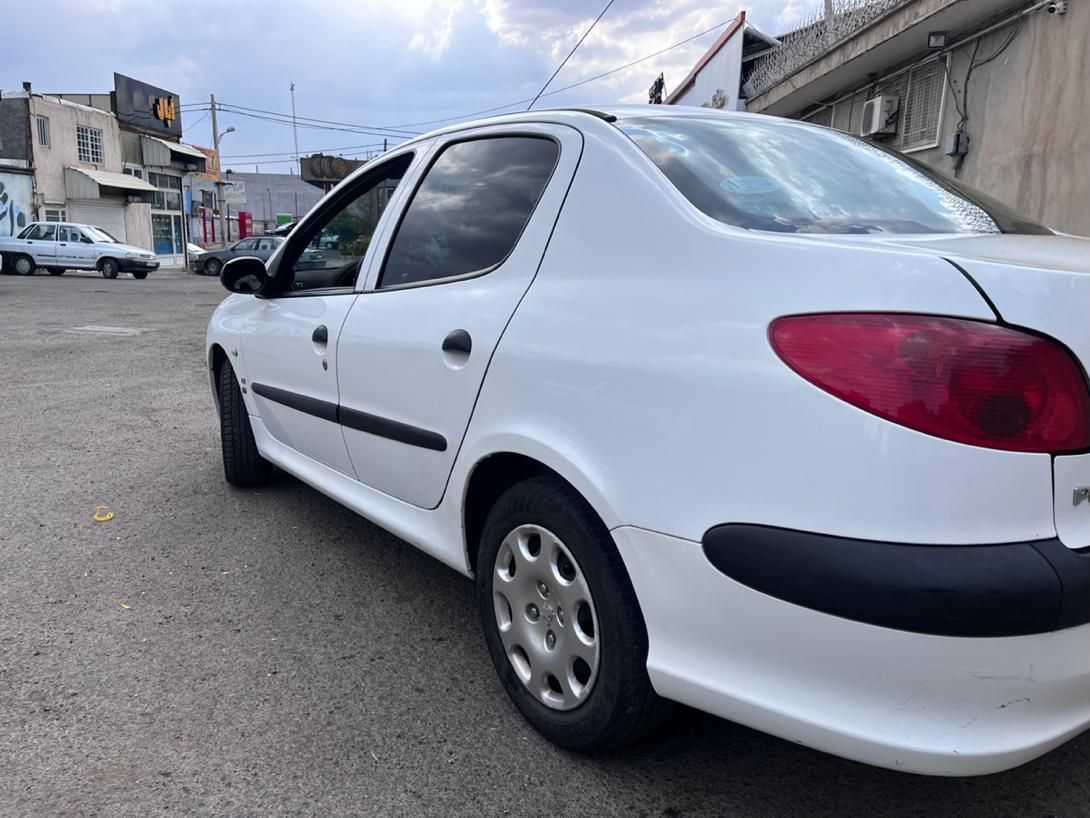 پژو ۲۰۶ صندوق دار v8 - 1396