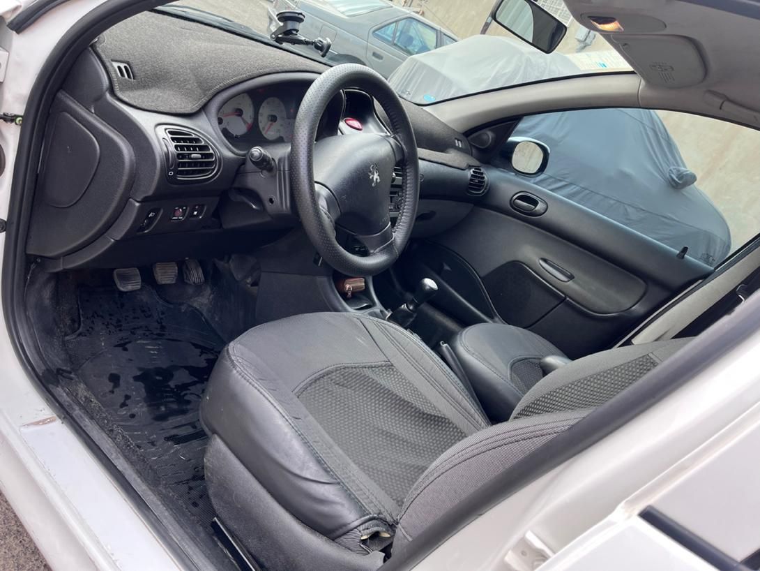 پژو ۲۰۶ صندوق دار v8 - 1396