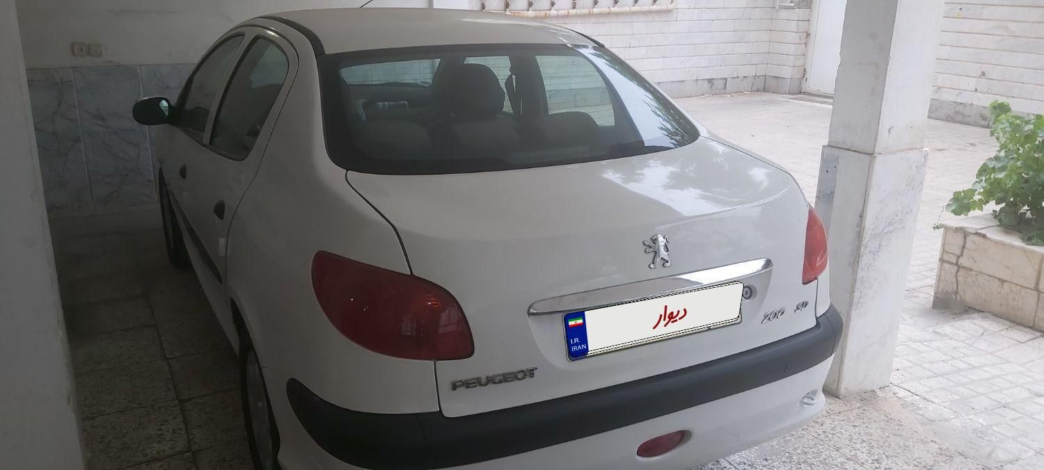 پژو ۲۰۶ صندوق دار v8 - 1392