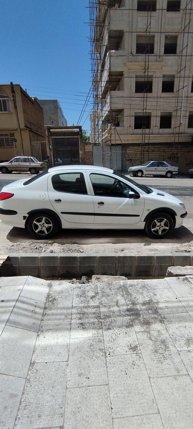 پژو ۲۰۶ صندوق دار v8 - 1390