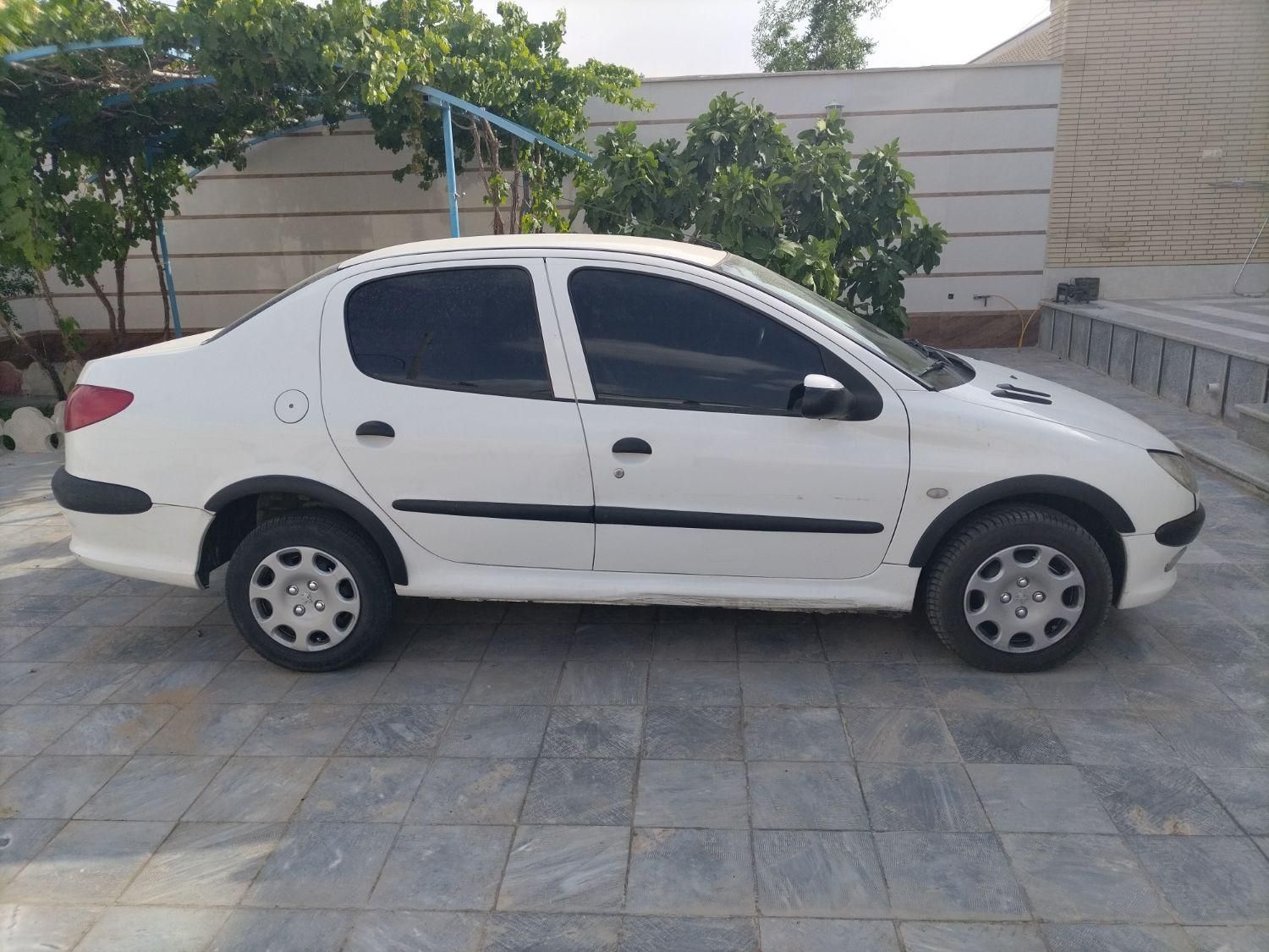 پژو ۲۰۶ صندوق دار v8 - 1396