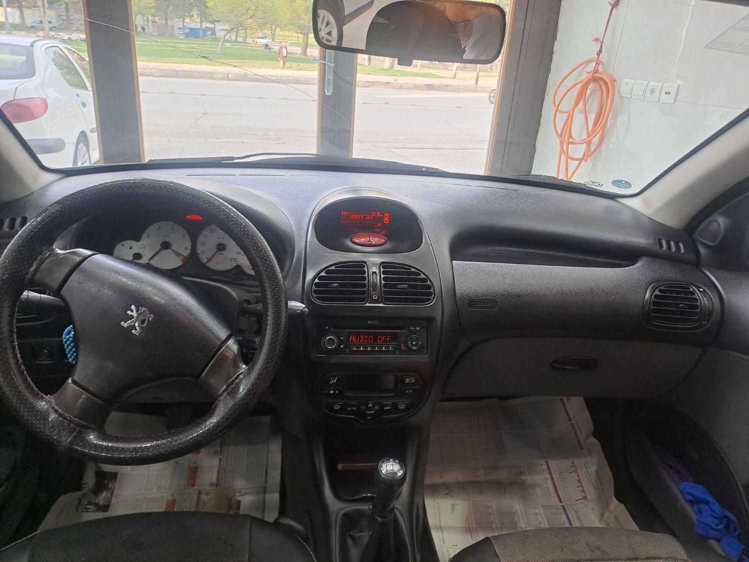 پژو ۲۰۶ صندوق دار v8 - 1397