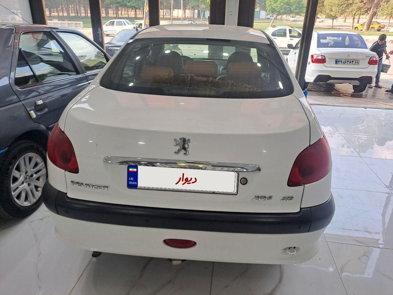 پژو ۲۰۶ صندوق دار v8 - 1398