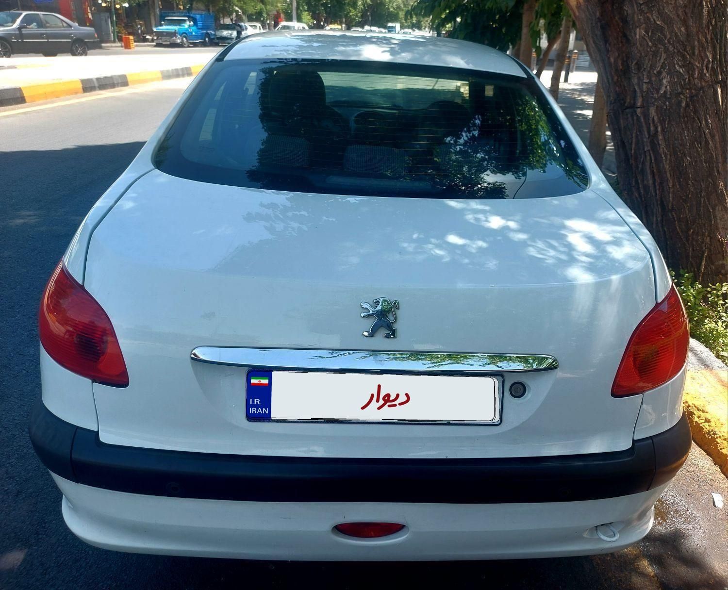 پژو ۲۰۶ صندوق دار v8 - 1395