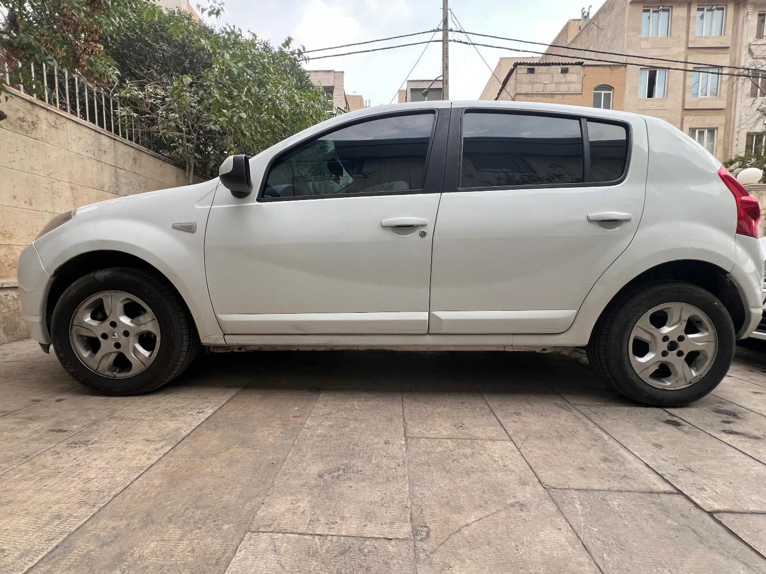 خودرو رنو، ساندرو آگهی ann_18585832