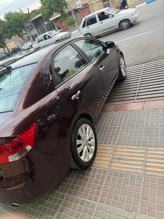 کیا سراتو 2.0 لیتر اتوماتیک GT لاین - 2011