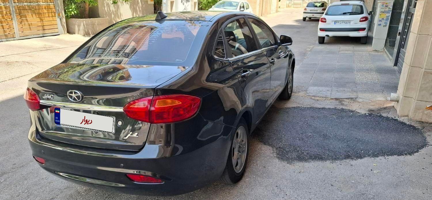 جک J4 اتوماتیک ساده - 2022