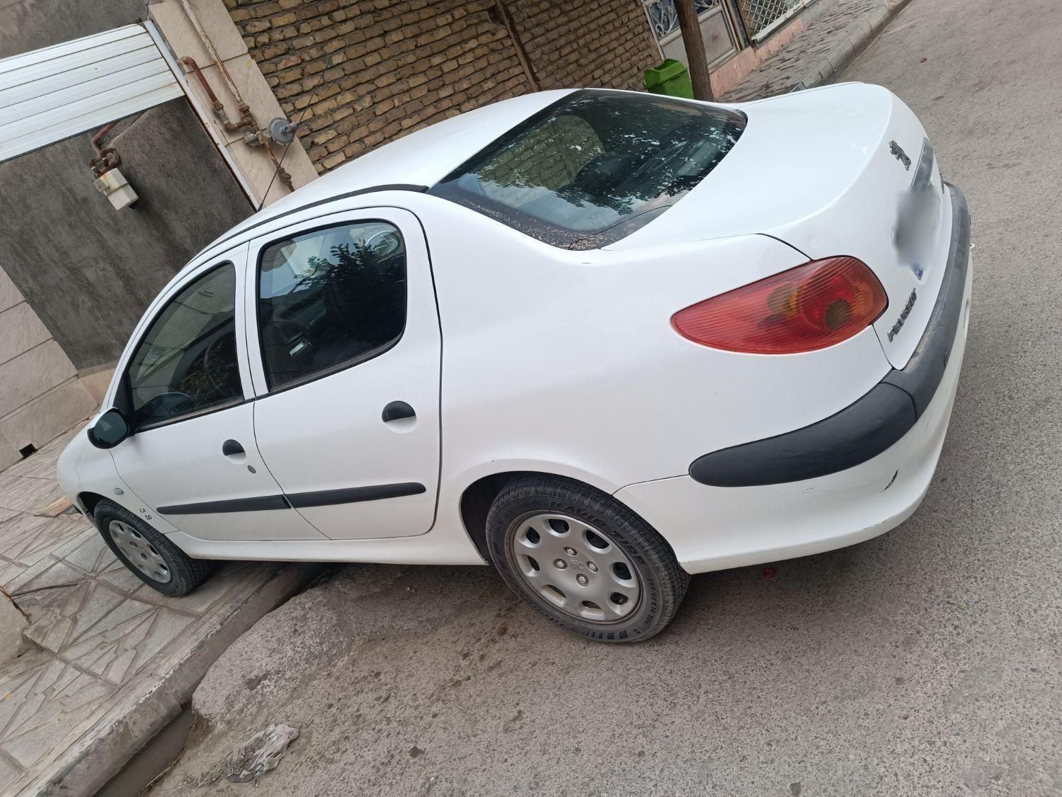 پژو ۲۰۶ صندوق دار v8 - 1393