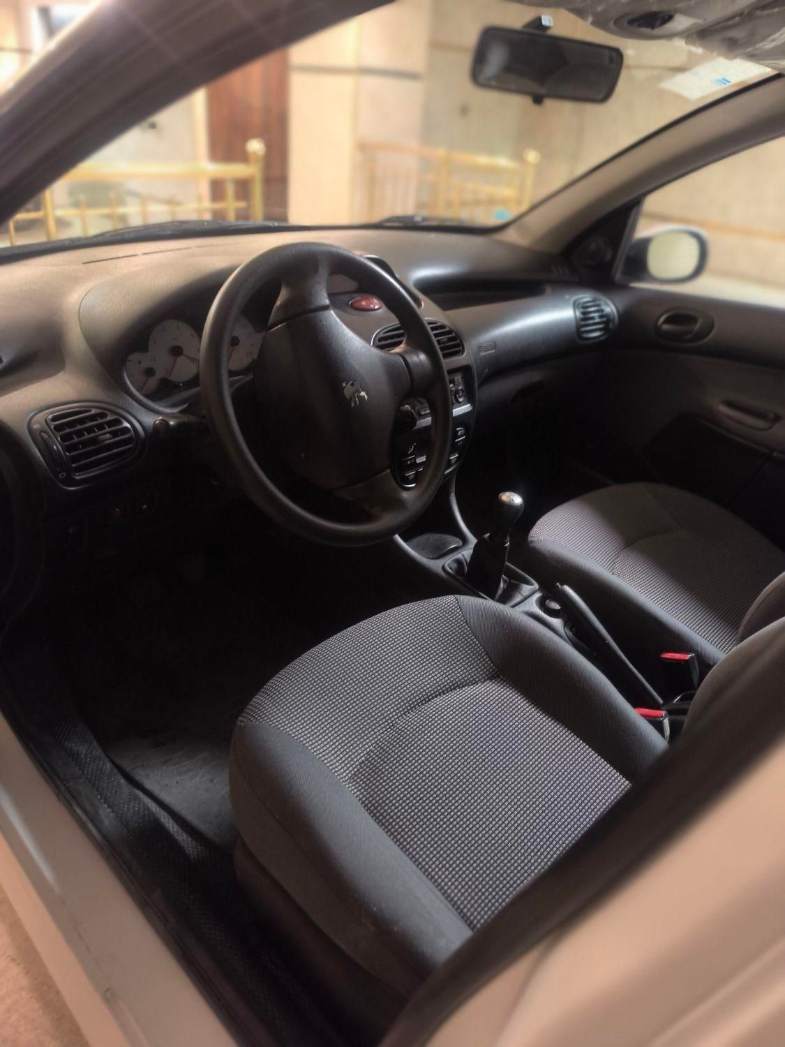 پژو ۲۰۶ صندوق دار v8 - 1396