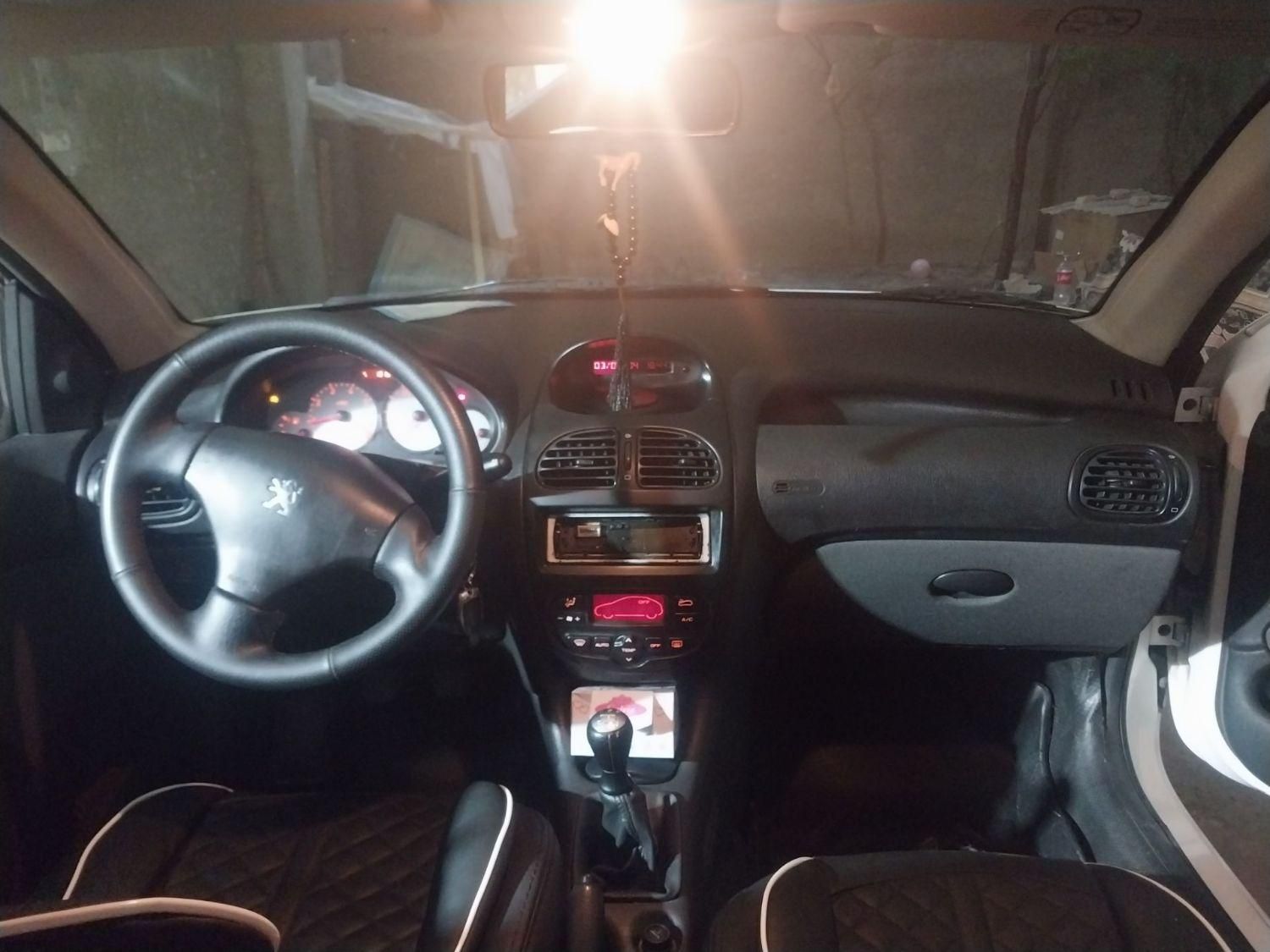 پژو ۲۰۶ صندوق دار v8 - 1391