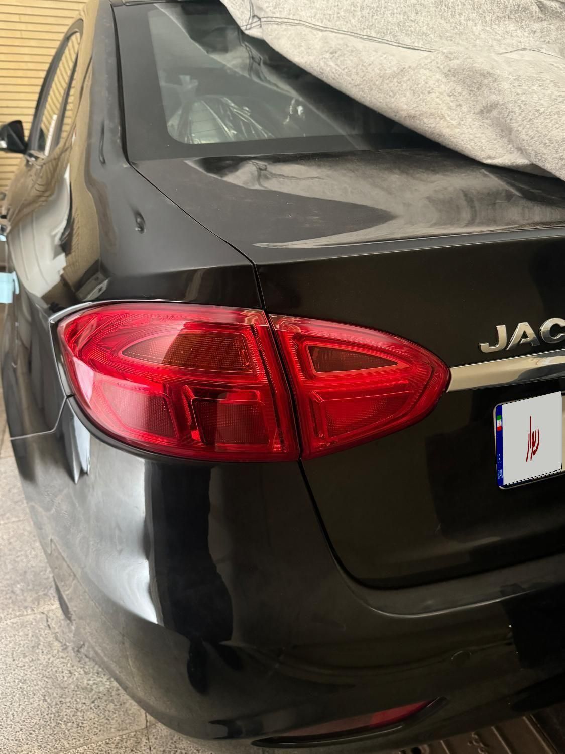 جک J4 اتوماتیک ساده - 2023