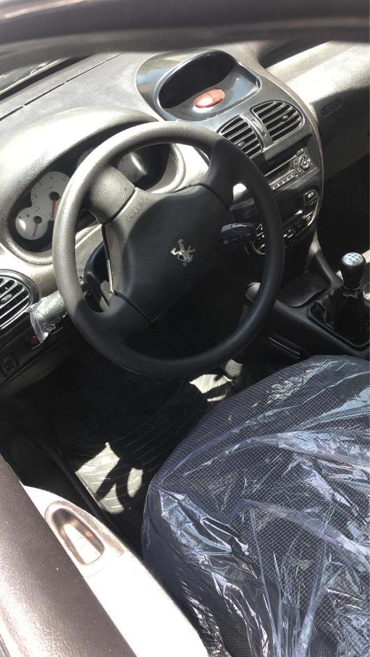 پژو ۲۰۶ صندوق دار v8 - 1396